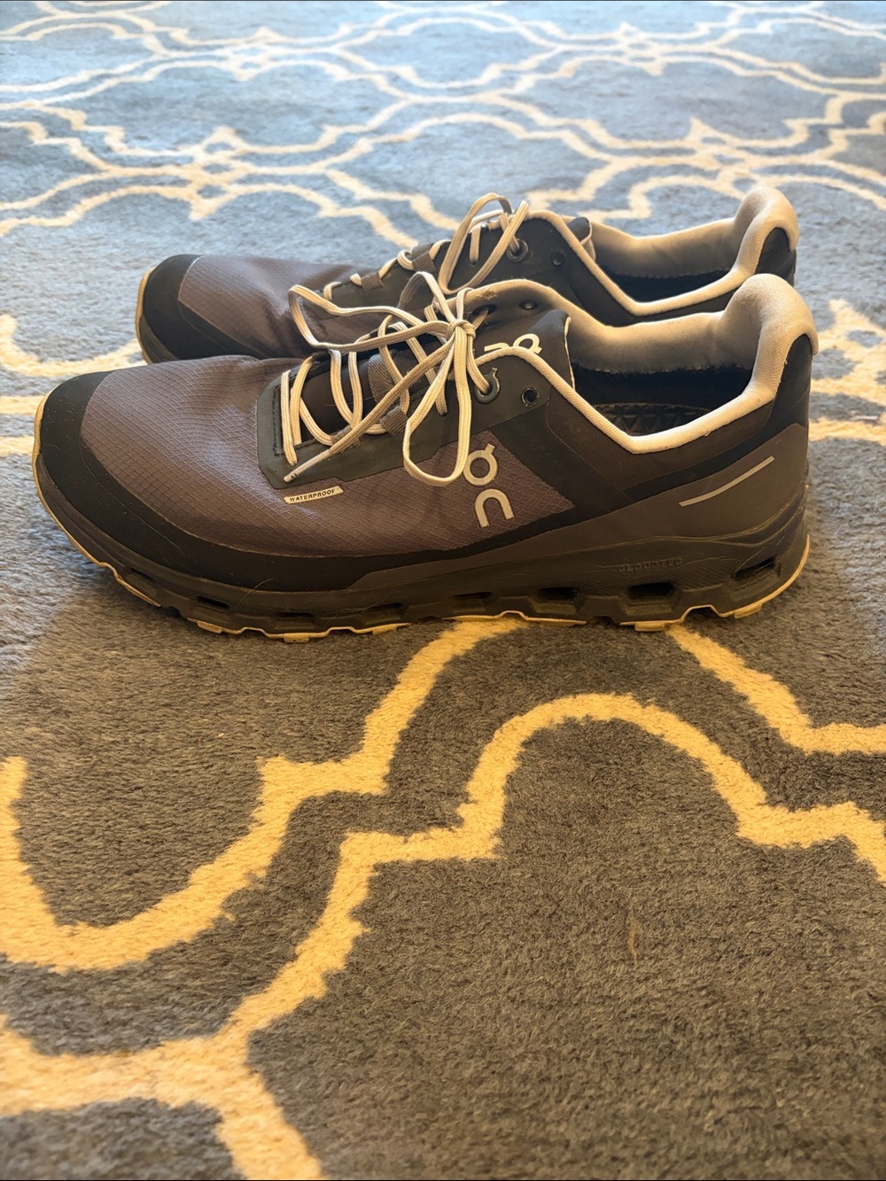 On Running Men’s Athletic Shoes in Gray and Black
